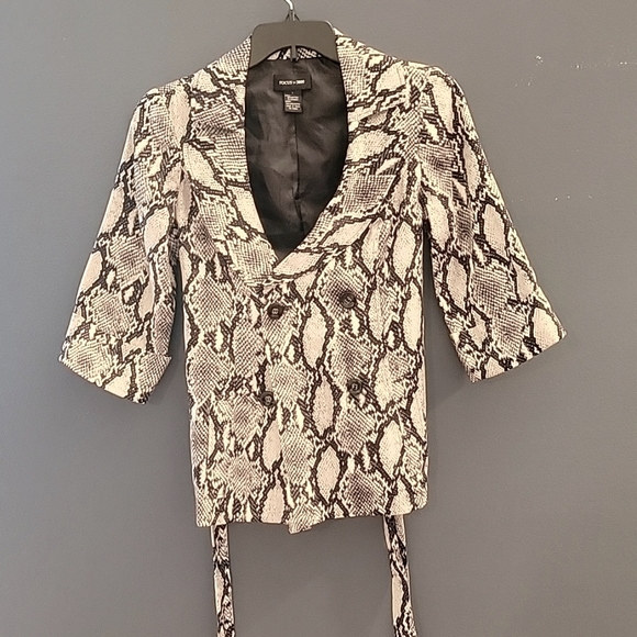 Blazer - Picture 2 of 2